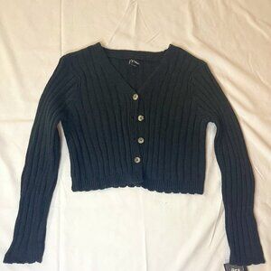 art & class. Embroidered young girl sweater in black color size L (10/12).